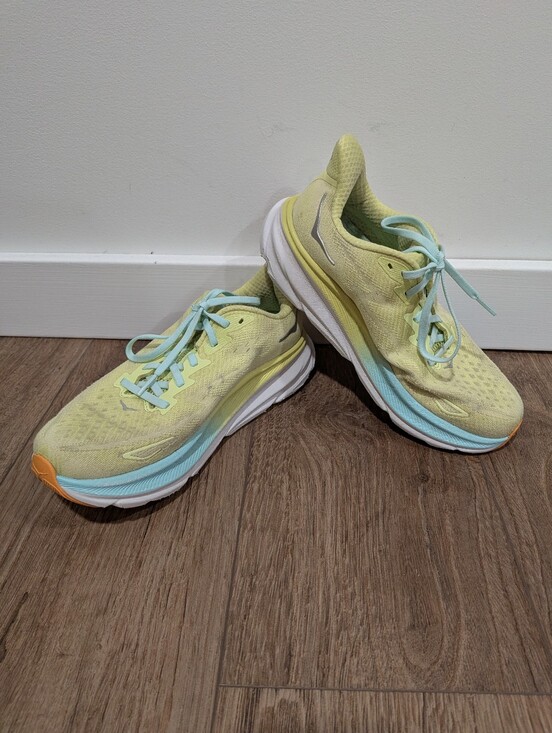 Hoka Shoes - HOKA Clifton 9 Size 7.5B